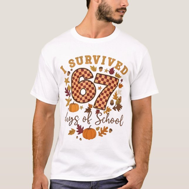 Jag överlevde 67 skoldagar Rolig 6 7 Lärare Th T Shirt (Framsida)