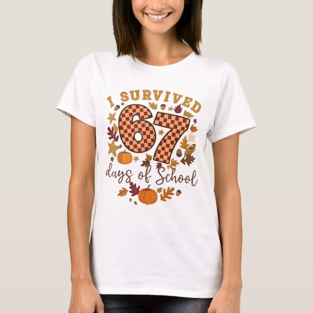 Jag överlevde 67 skoldagar Rolig 6 7 Lärare Th T Shirt (Framsida)