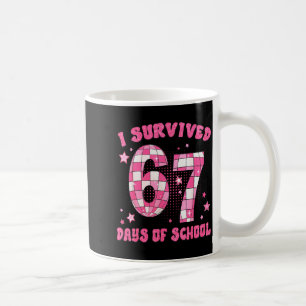 Jag överlevde 67 skoldagar Rolig 6 7 meme lärare Kaffemugg