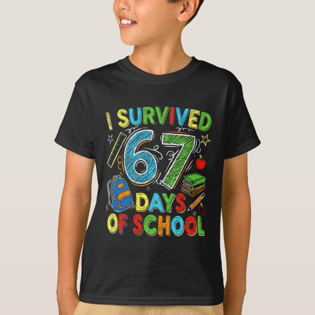 Jag överlevde 67 skoldagar Rolig lärare Student T Shirt (Framsida)