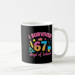 Jag överlevde 67 skoldagar Rolig meme lärare Kaffemugg