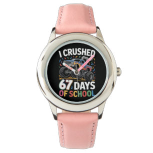 Jag överlevde 67 skoldagar Roligt Meme Lärare Armbandsur