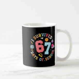 Jag överlevde 67 skoldagar Roligt meme lärare Kaffemugg