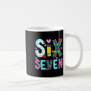 Jag överlevde 67 skoldagar Roligt meme lärare Kaffemugg