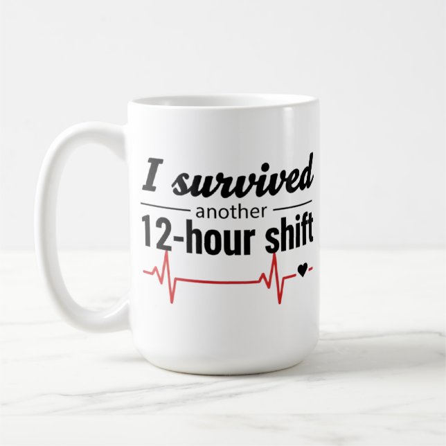 Jag överlevde ännu ett 12-timmarsskift Sjuksköters Kaffemugg (Vänster)