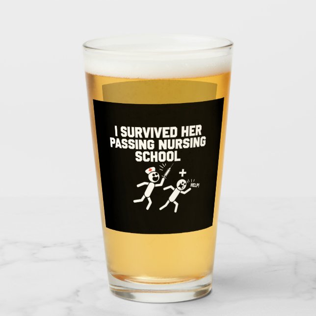 Jag överlevde att hon tog examen från sjukskötersk glaskopp (Framsida fylld)