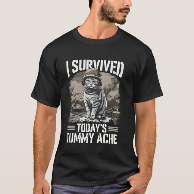 Jag överlevde dagens magsmärta överlevande söt kat t shirt (Framsida)