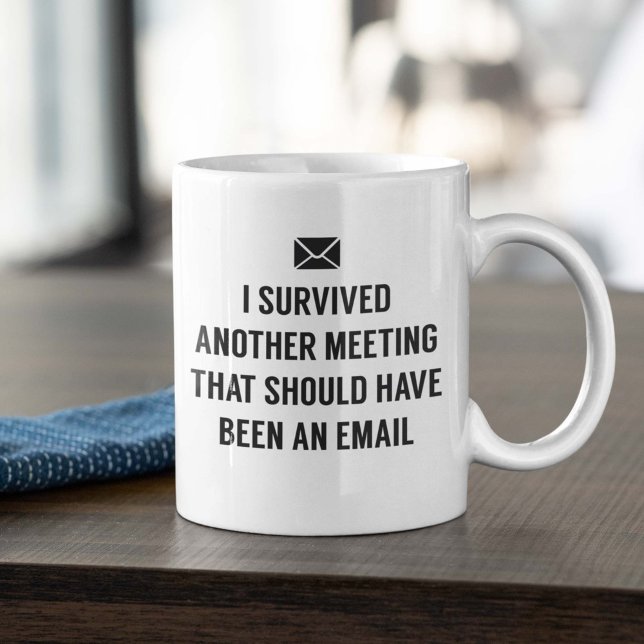 Jag Överlevde ett annat möte Kaffemugg (Skapare uppladdad)