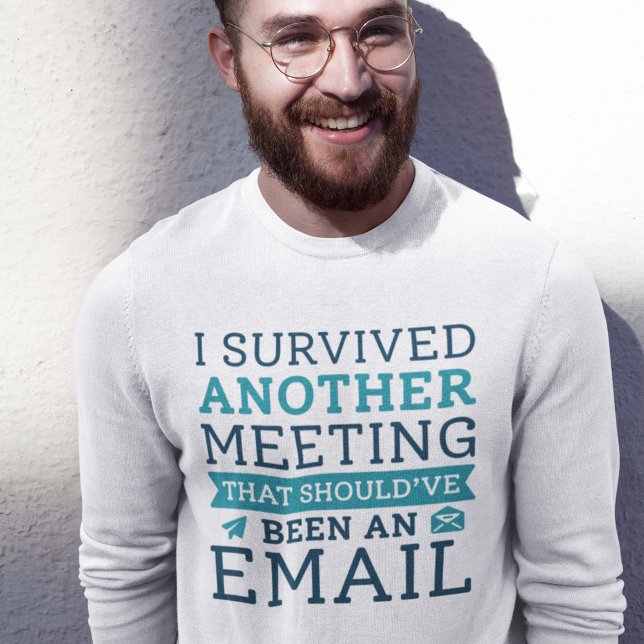 Jag Överlevde ett annat möte Lång Ärmad Tröja (I survived another meeting that should've been an email sweatshirt)