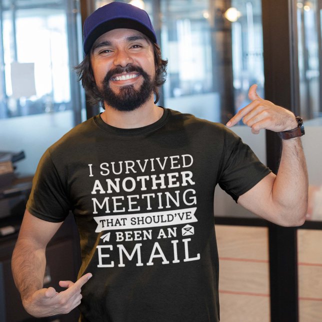 Jag Överlevde ett annat möte T Shirt (Skapare uppladdad)