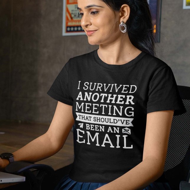 Jag Överlevde ett annat möte T Shirt (Skapare uppladdad)