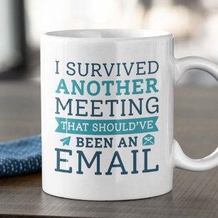 Jag Överlevde ett annat möteskaffe Mugg