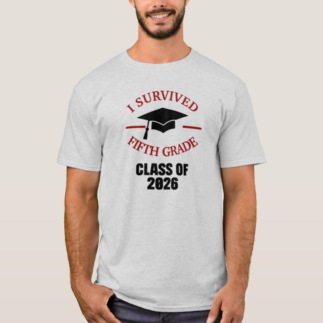 Jag överlevde femte klass Klass 2026 examen  T Shirt (Framsida)