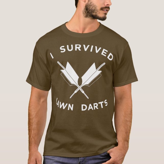 Jag Överlevde Gräsmatta Darts Roligt 70s Yard Game T Shirt (Framsida)