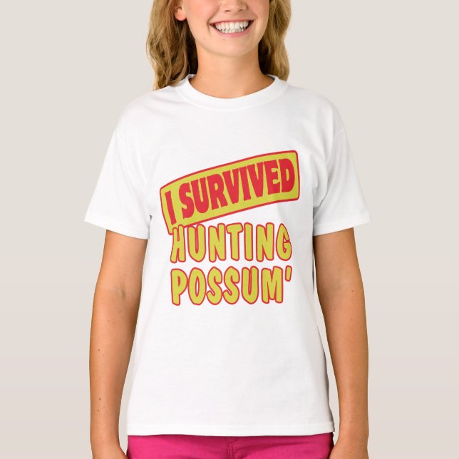 JAG ÖVERLEVDE HUNDPOSSUM T-SHIRT (Framsida)