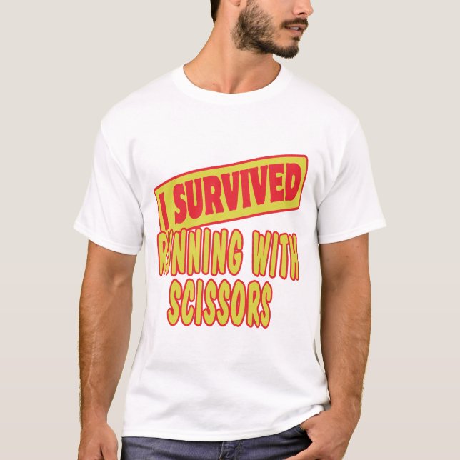 JAG ÖVERLEVDE KÖRNING MED SCISSORR TEE (Framsida)