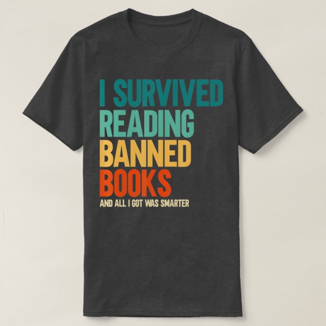 Jag Överlevde läsning av Bannad Bokar Bok Älskare  T Shirt (Design framsida)