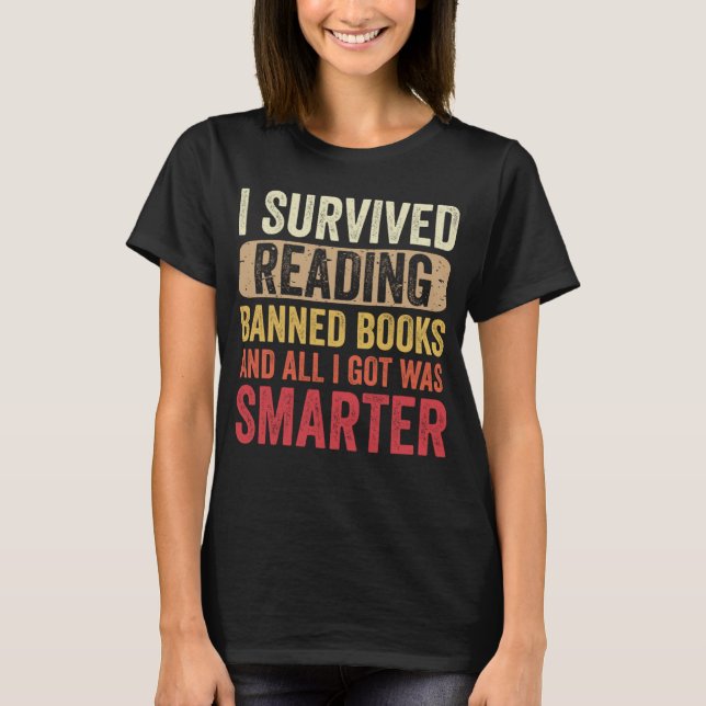 Jag Överlevde läsning av Bokar bokat Bok T Shirt (Framsida)