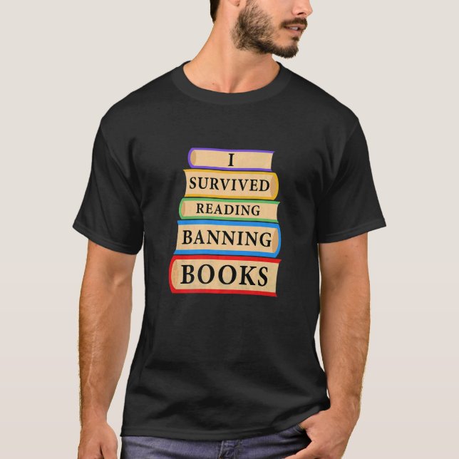 Jag Överlevde läsning Bannad Bokar Bok Bookahok T Shirt (Framsida)