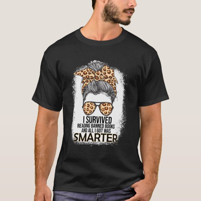 Jag Överlevde läsning Bannad Bokar Bok Bookahok T Shirt (Framsida)