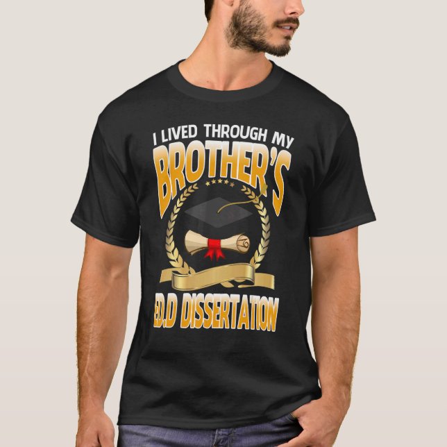 Jag överlevde min brors EdD-avhandling examen T Shirt (Framsida)