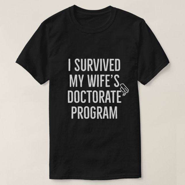 Jag överlevde min frus doktorandprogram  t shirt (Design framsida)