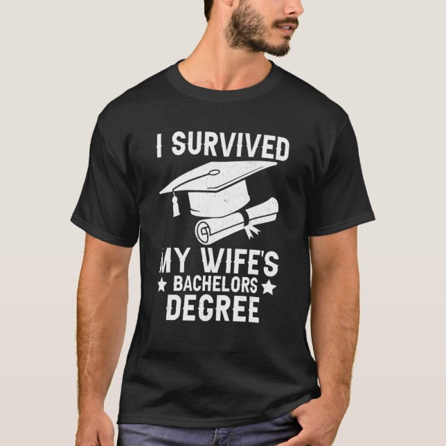 Jag Överlevde mina Wifes Bachelors Degree Studente T Shirt (Framsida)