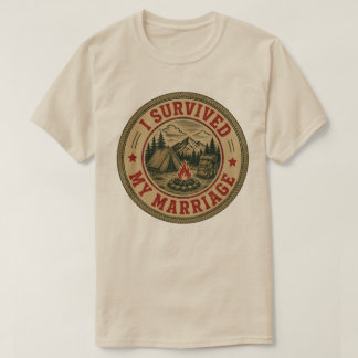Jag överlevde mitt äktenskap Roligt campingmärke T Shirt
