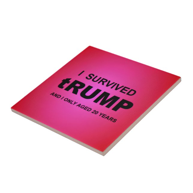 Jag överlevde tRUMP Kakelplatta (Sidan)