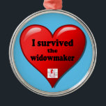 Jag Överlevde Widowmaker Julgransprydnad Metall<br><div class="desc">Änkan är den allvarligaste hjärtinfarkt som läkarvetenskapen har dokumenterat,  eftersom det är en hundraprocentig blockering av den lämnat huvudkranskärlsartären.</div>