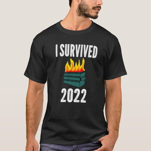 Jag Överlevt 2022 Dumpster Fire 2022 T Shirt (Framsida)
