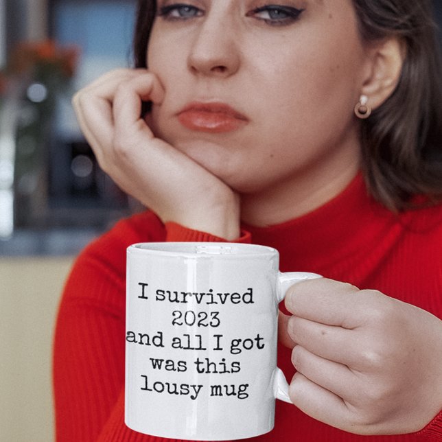 Jag Överlevt 2023 Lousy Mugg Funny-citat (funny 2023 sarcastic funny quotes mug)