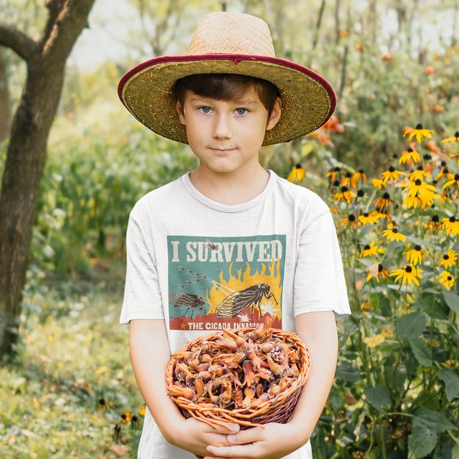 Jag Överlevt Cicada Invasion T Shirt (Kid wearing t-shirt)