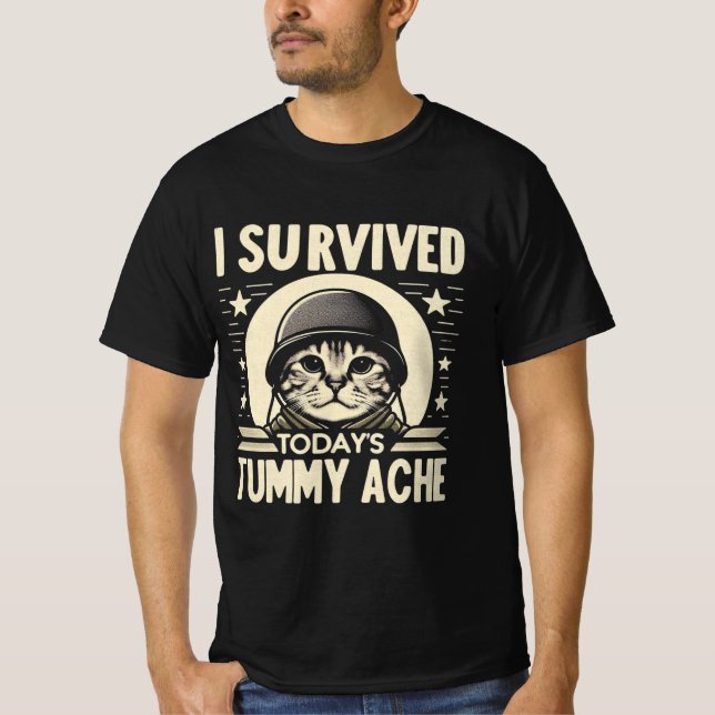 Jag Överlevt dagens Tummy Ache - Lustigt Cat Soldi T Shirt (Framsida)