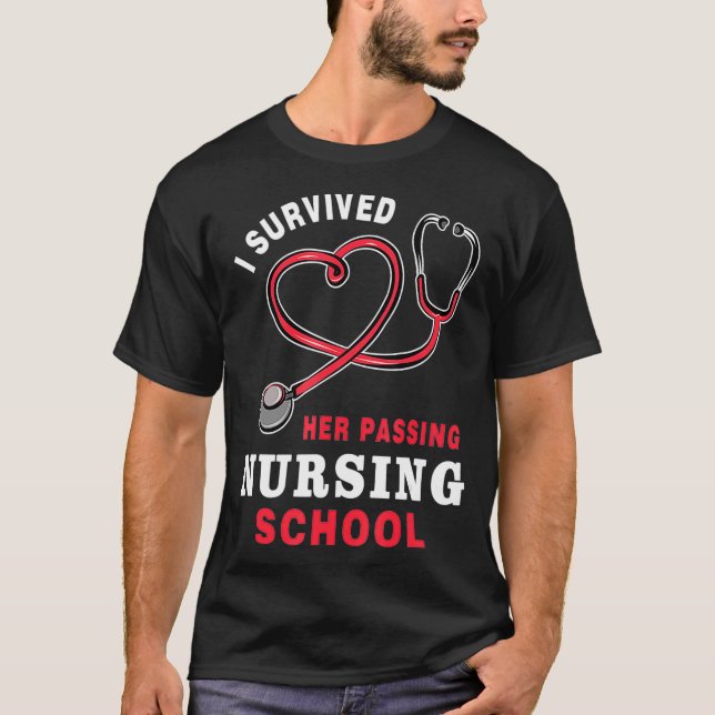 Jag Överlevt hennes träningsskola Funny Gradua T Shirt (Framsida)