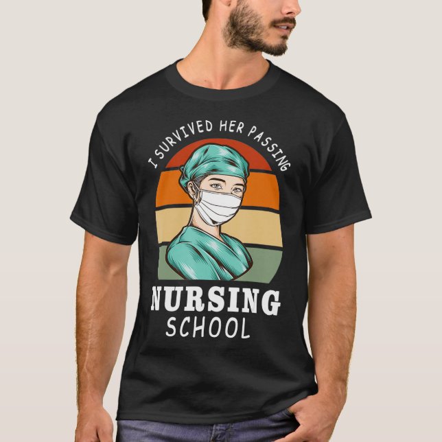 Jag Överlevt hennes träningsskola Funny Gradua T Shirt (Framsida)