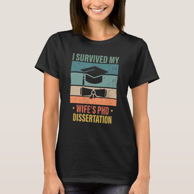 Jag överlevt min frus doktorsdisertation studenten t shirt (Framsida)
