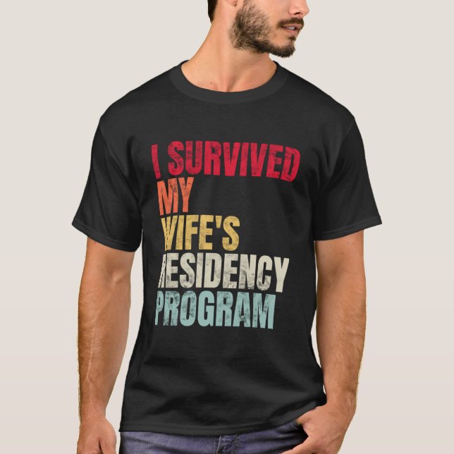 Jag Överlevt min frus program för bosättning Medic T Shirt (Framsida)