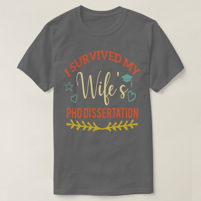 Jag Överlevt min Wifex27s Dissertation Funny PhD G T Shirt (Design framsida)