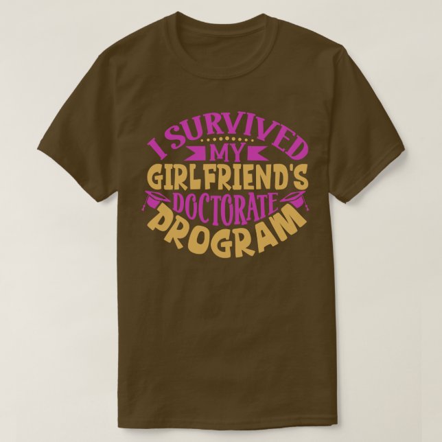 Jag överlevt mina flickväns doktorsprogram t shirt (Design framsida)