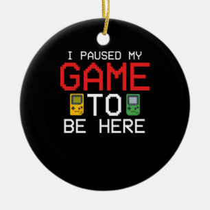 Jag pausade mitt spel för att vara här med en sn julgransprydnad keramik