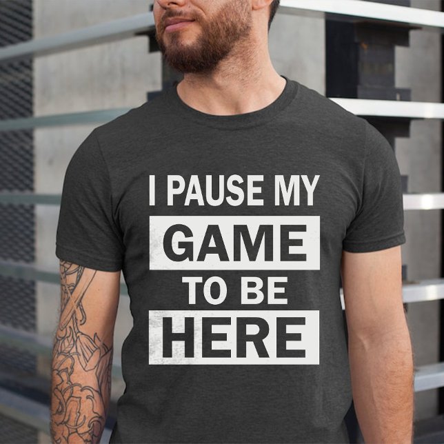 Jag pausade mitt spel för att vara här på födelsed t shirt (I Paused My Game to Be Here Funny Birthday Humor T-Shirt)