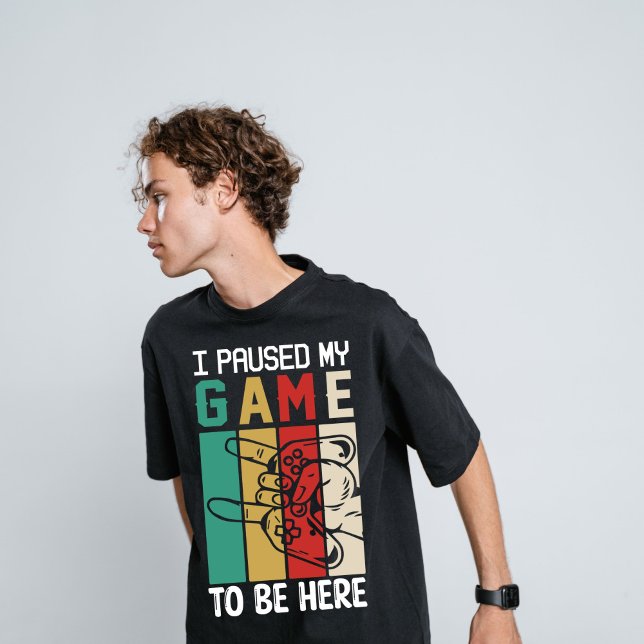 Jag Pausade Mitt Spel För Att Vara Här T Shirt (Skapare uppladdad)