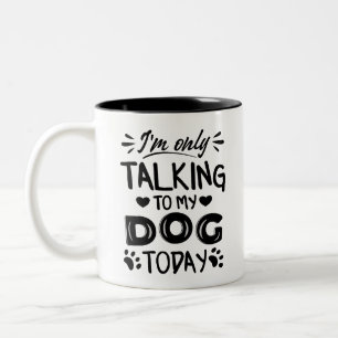 Jag pratar bara med min hund i dag. Två-Tonad mugg