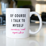 Jag pratar ju med mig själv Ord. Kaffemugg<br><div class="desc">En lustig design visar texten "Naturligtvis talar jag med mig själv,  ibland behöver jag expertråd" i en roligt svart och rosa typografisk text. Gör en underbar roligt-gåva #presenter #kaffeemugs #kaffeelover #mugg #drinkware #lustig #humor #ord</div>