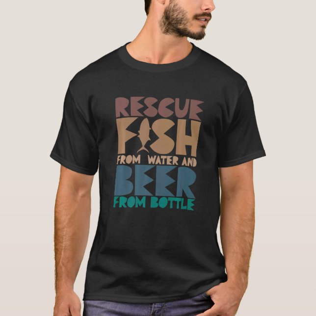 Jag Räddar Fisk Från Vatten och Öl Från Flaskor Fi T Shirt (Framsida)