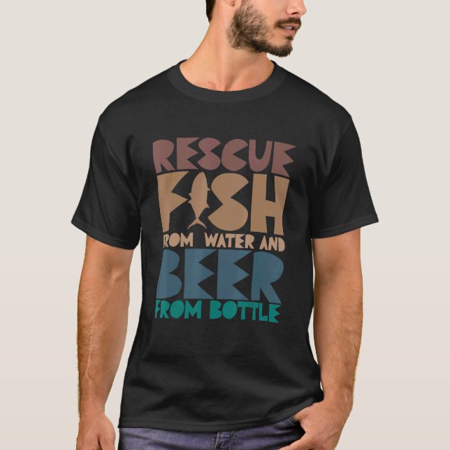 Jag Räddar Fisk Från Vatten och Öl Från Flaskor Fi T Shirt (Framsida)