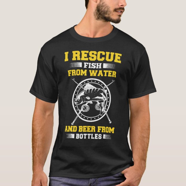 Jag Räddar Fisk Från Vatten Och Öl Från Flaskor T Shirt (Framsida)