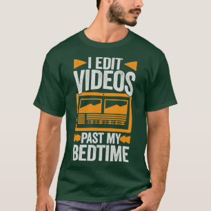 Jag redigerar videoklipp genom att först visa min t shirt