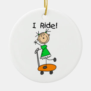 Jag rider - flickan på sparkcykeln julgransprydnad keramik